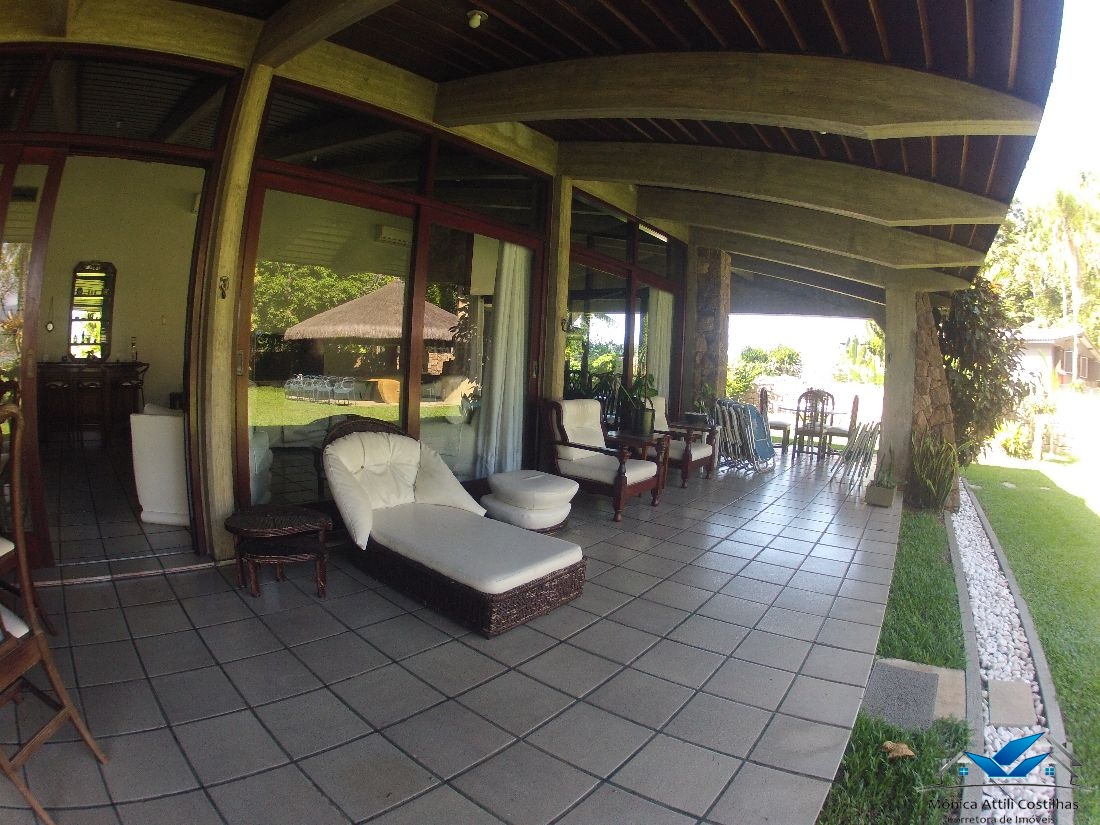 Casa maravilhosa pé na areia , está para locação e venda