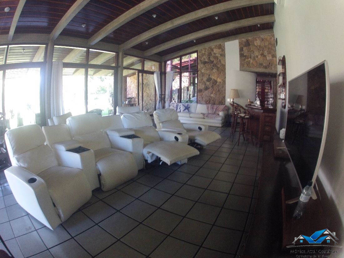 Casa maravilhosa pé na areia , está para locação e venda