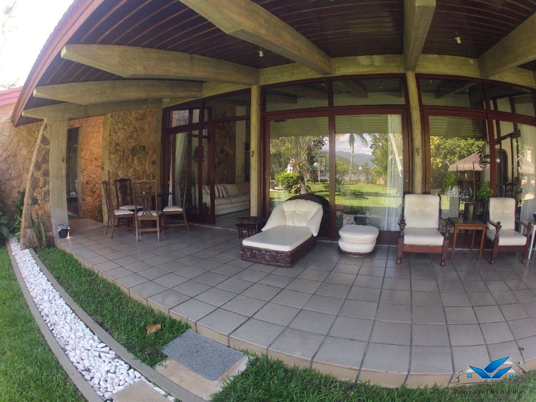 Casa maravilhosa pé na areia , está para locação e venda