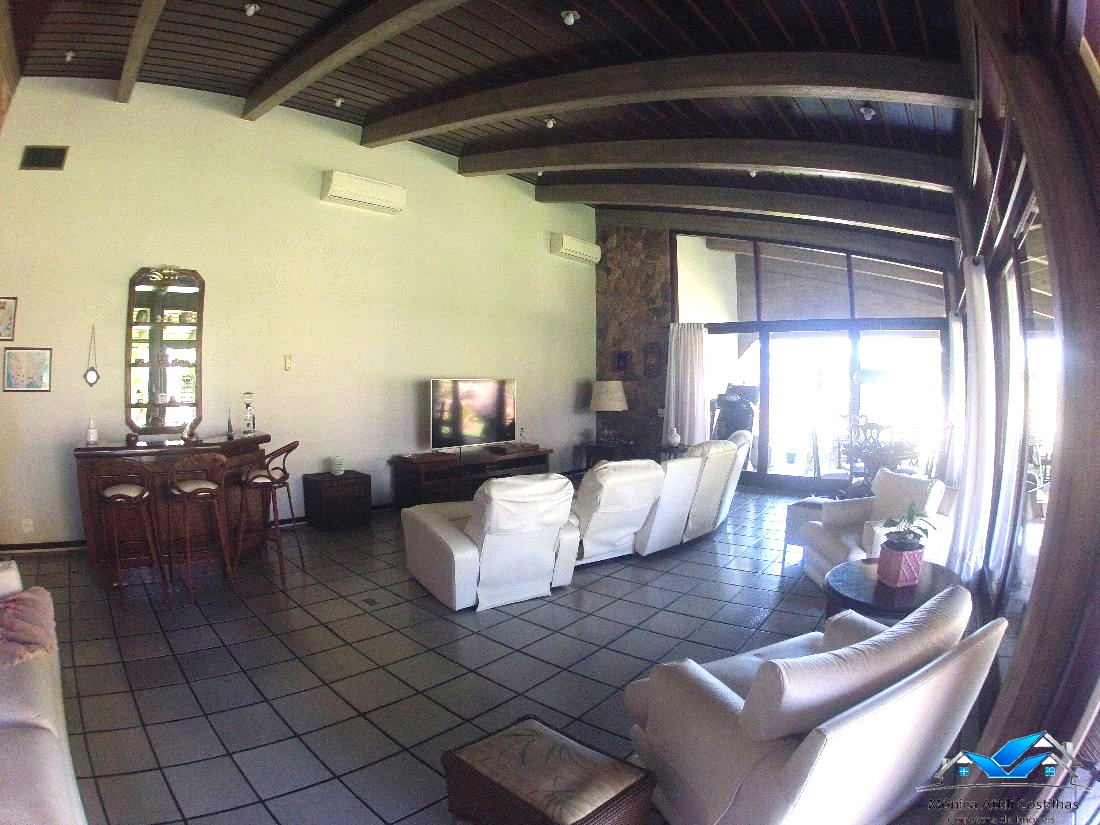 Casa maravilhosa pé na areia , está para locação e venda