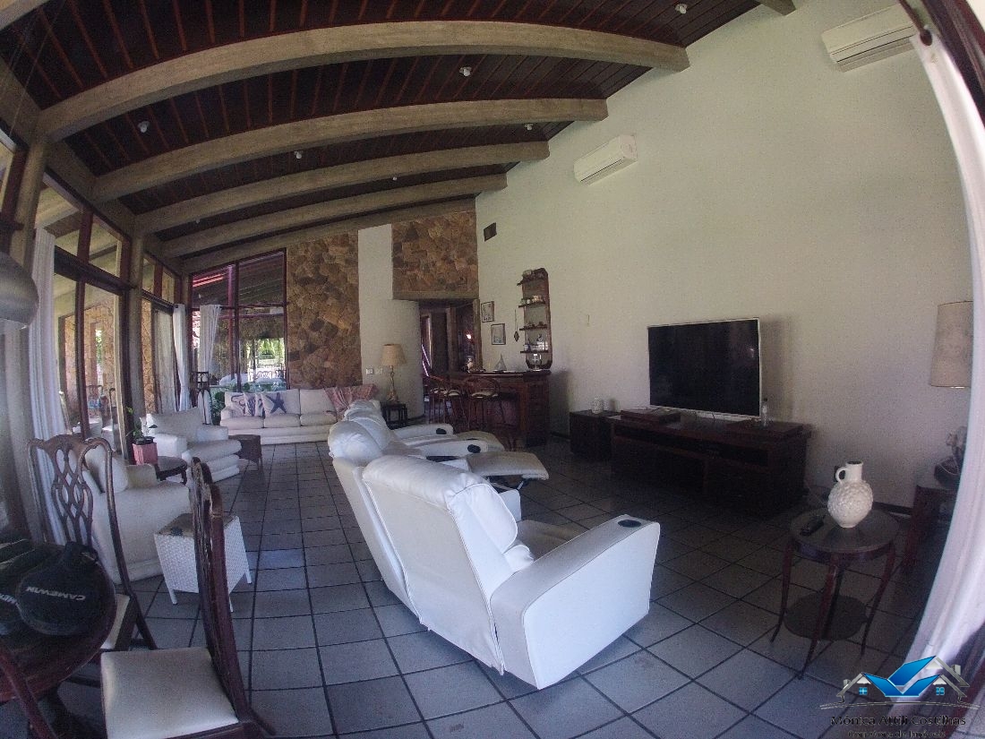 Casa maravilhosa pé na areia , está para locação e venda