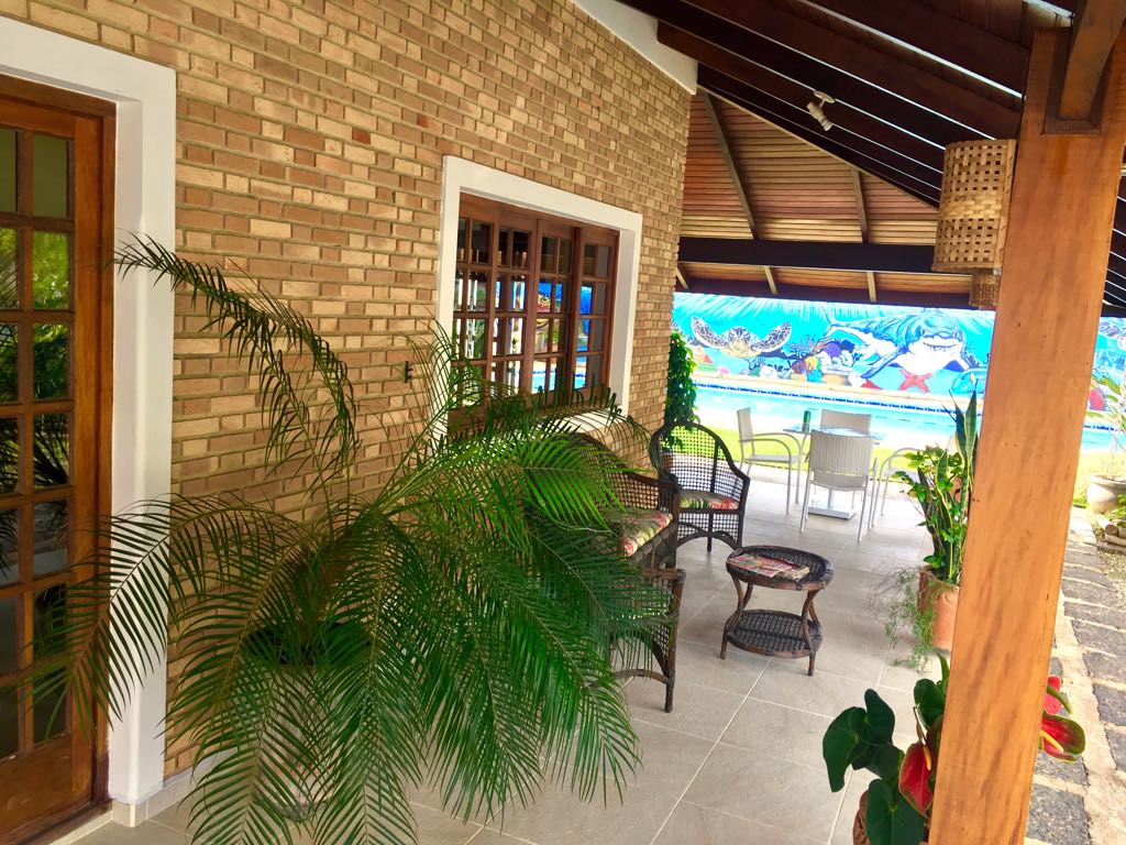Linda casa com 4 dormitórios sendo 2 suítss e ar condicionad