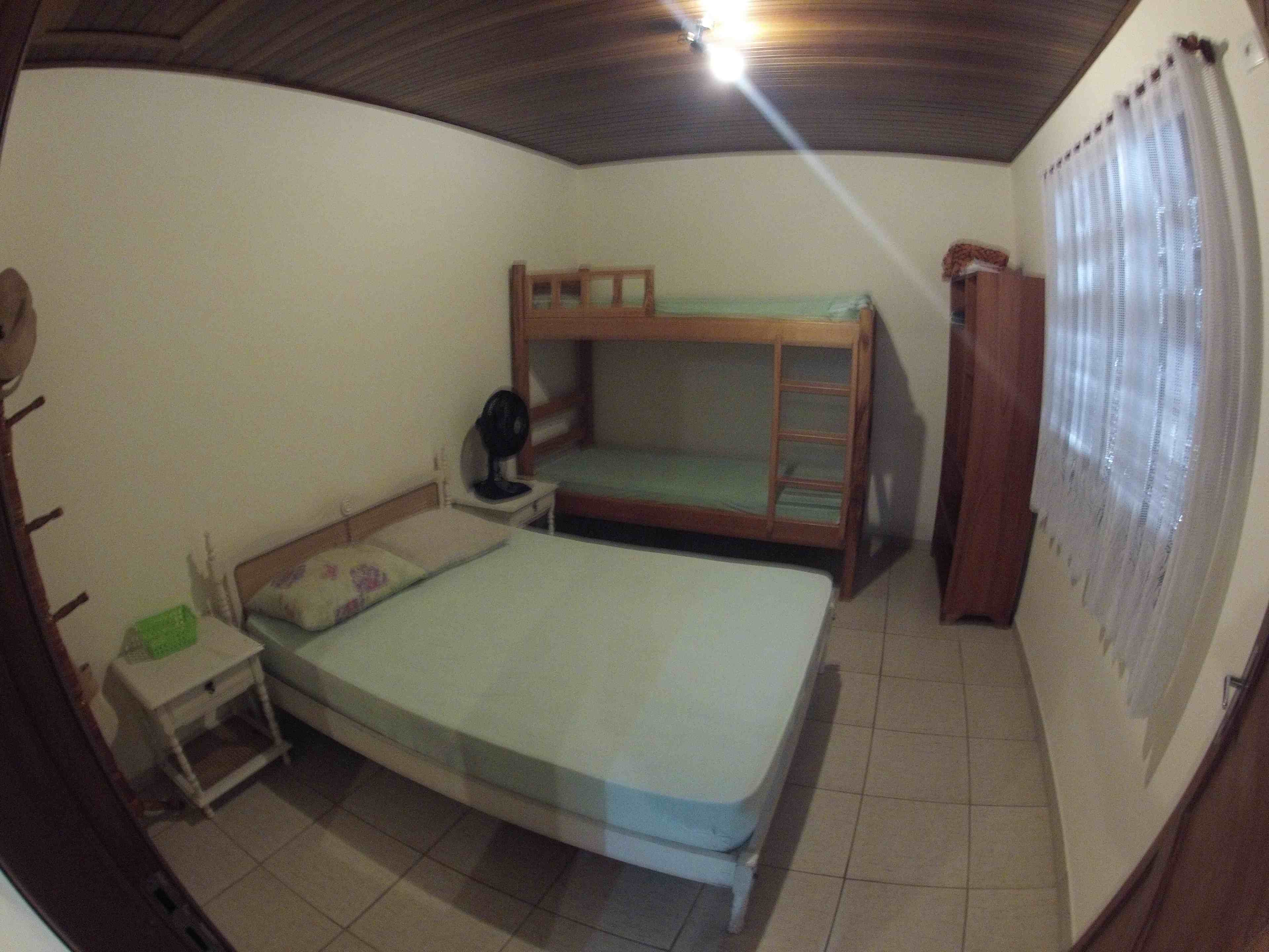 Casa a 50 metros do mar com um belo jardim