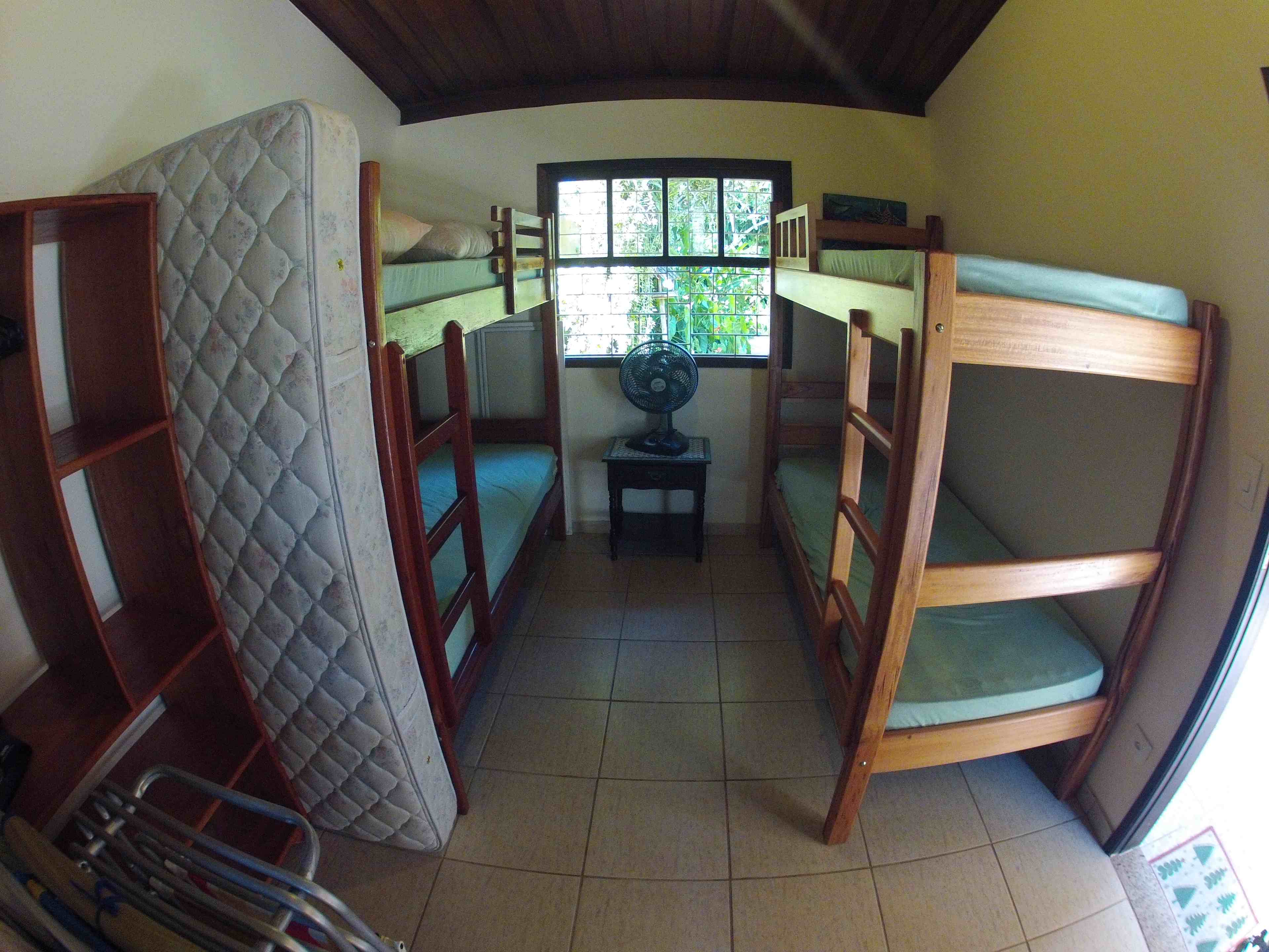 Casa a 50 metros do mar com um belo jardim