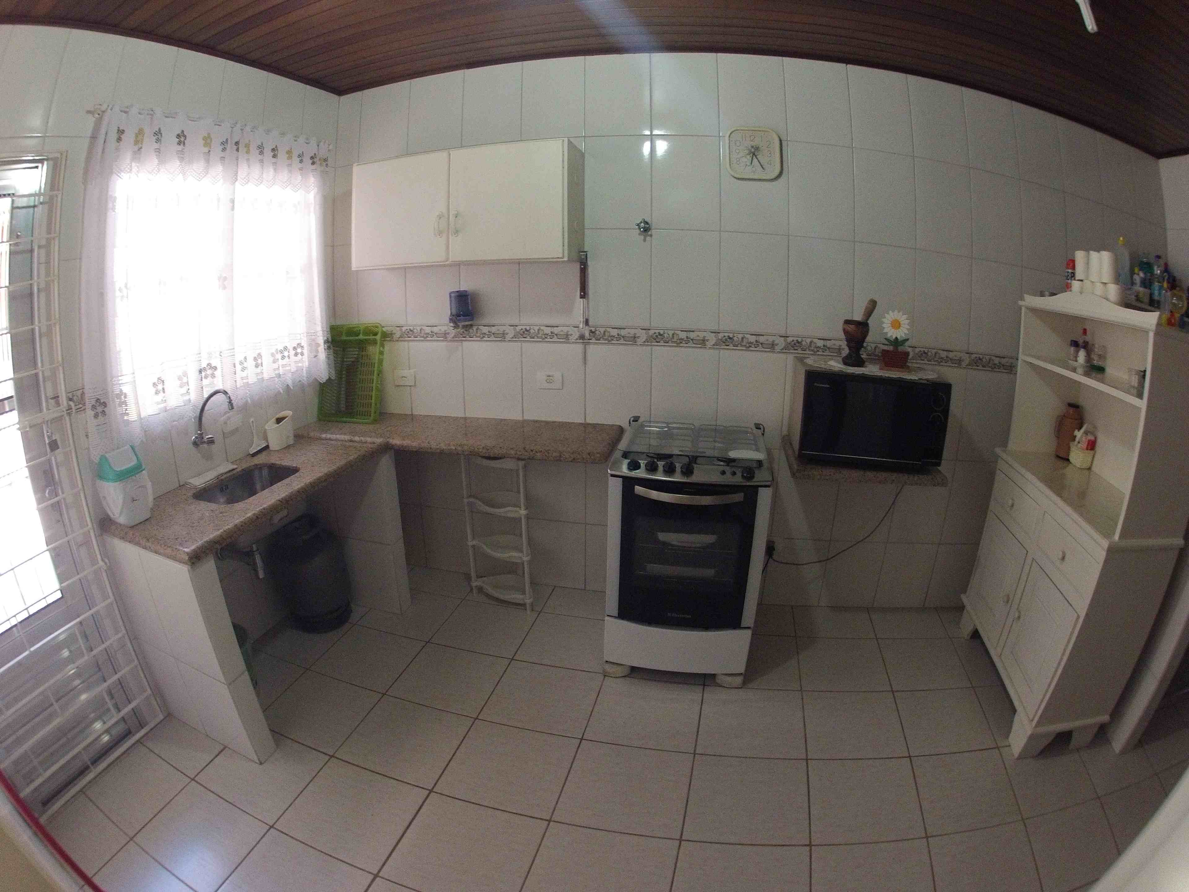 Casa a 50 metros do mar com um belo jardim