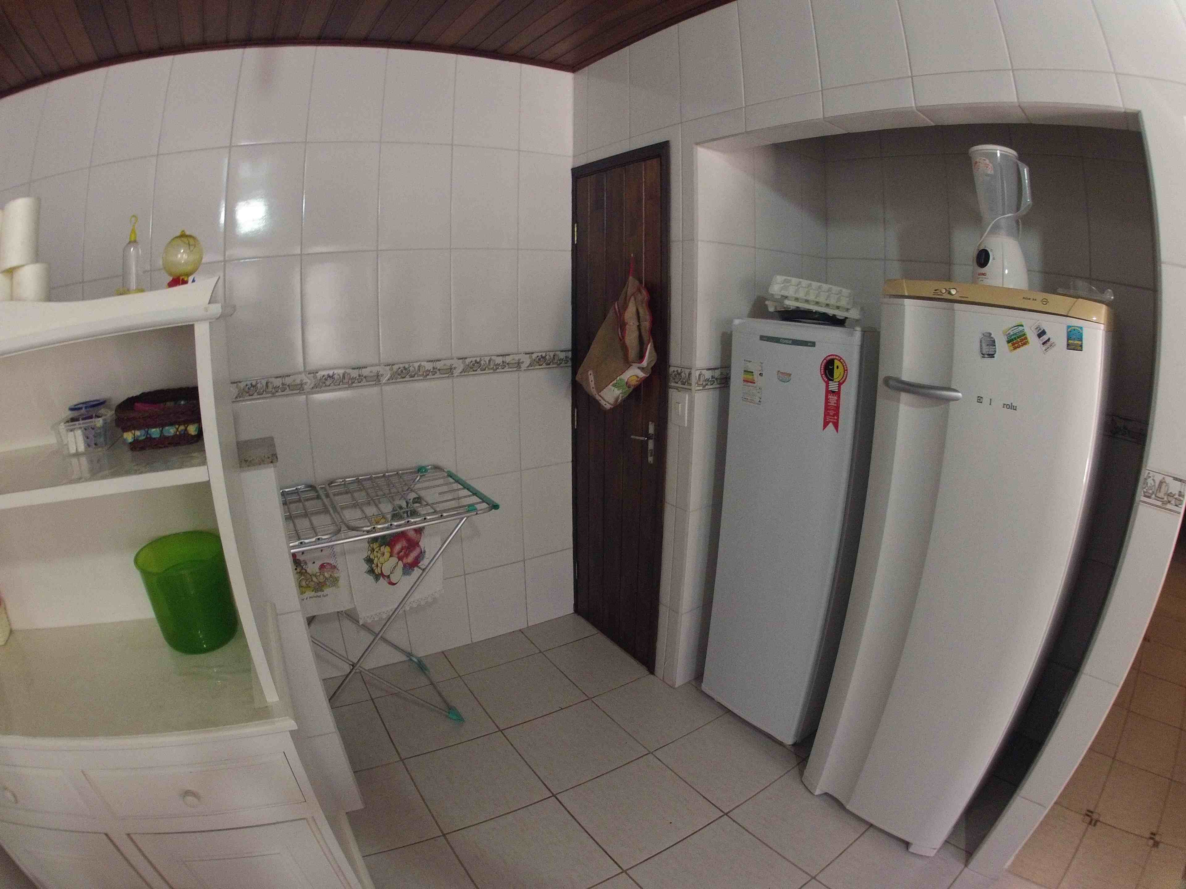 Casa a 50 metros do mar com um belo jardim