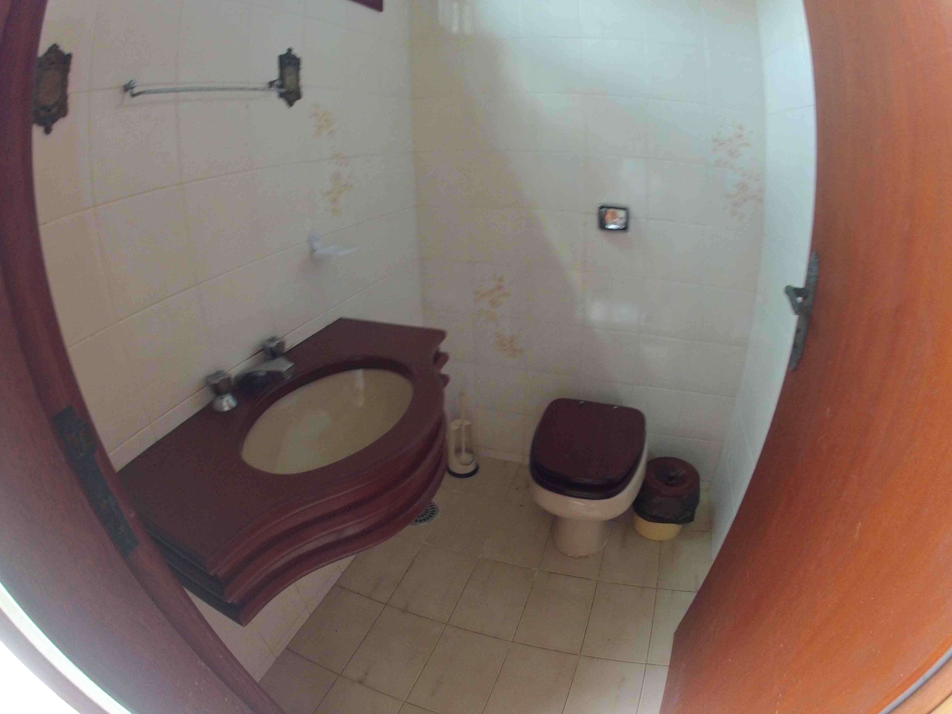 Casa com piscina na praia grande para 20 pessoas a 1 quartei