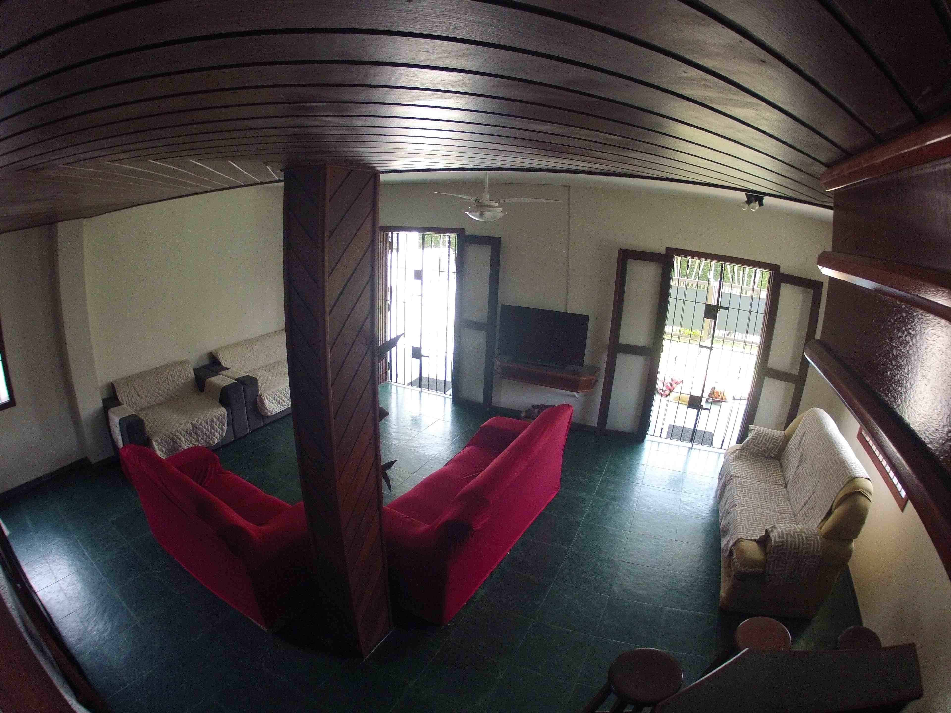 Casa com piscina na praia grande para 20 pessoas a 1 quartei