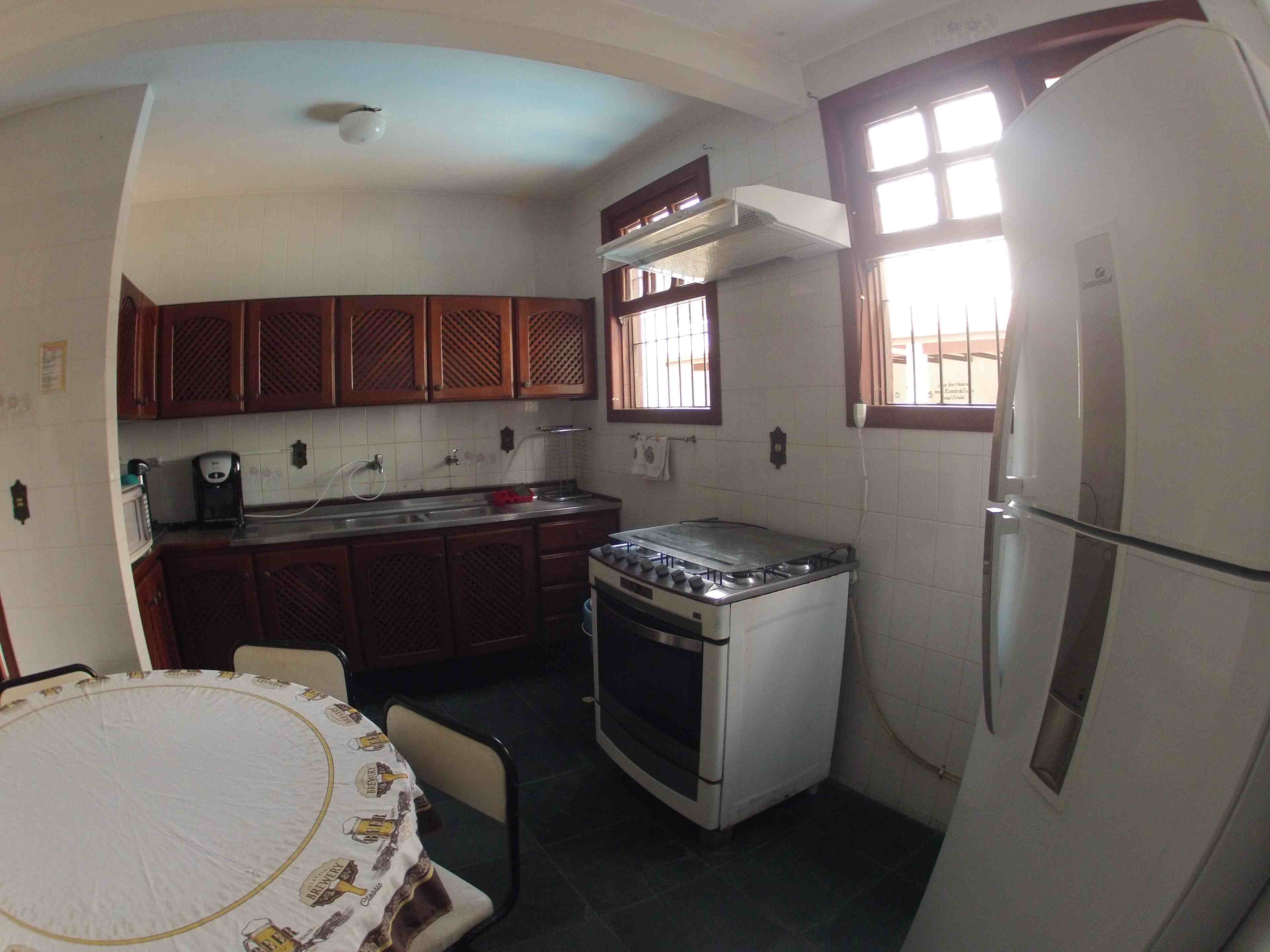 Casa com piscina na praia grande para 20 pessoas a 1 quartei
