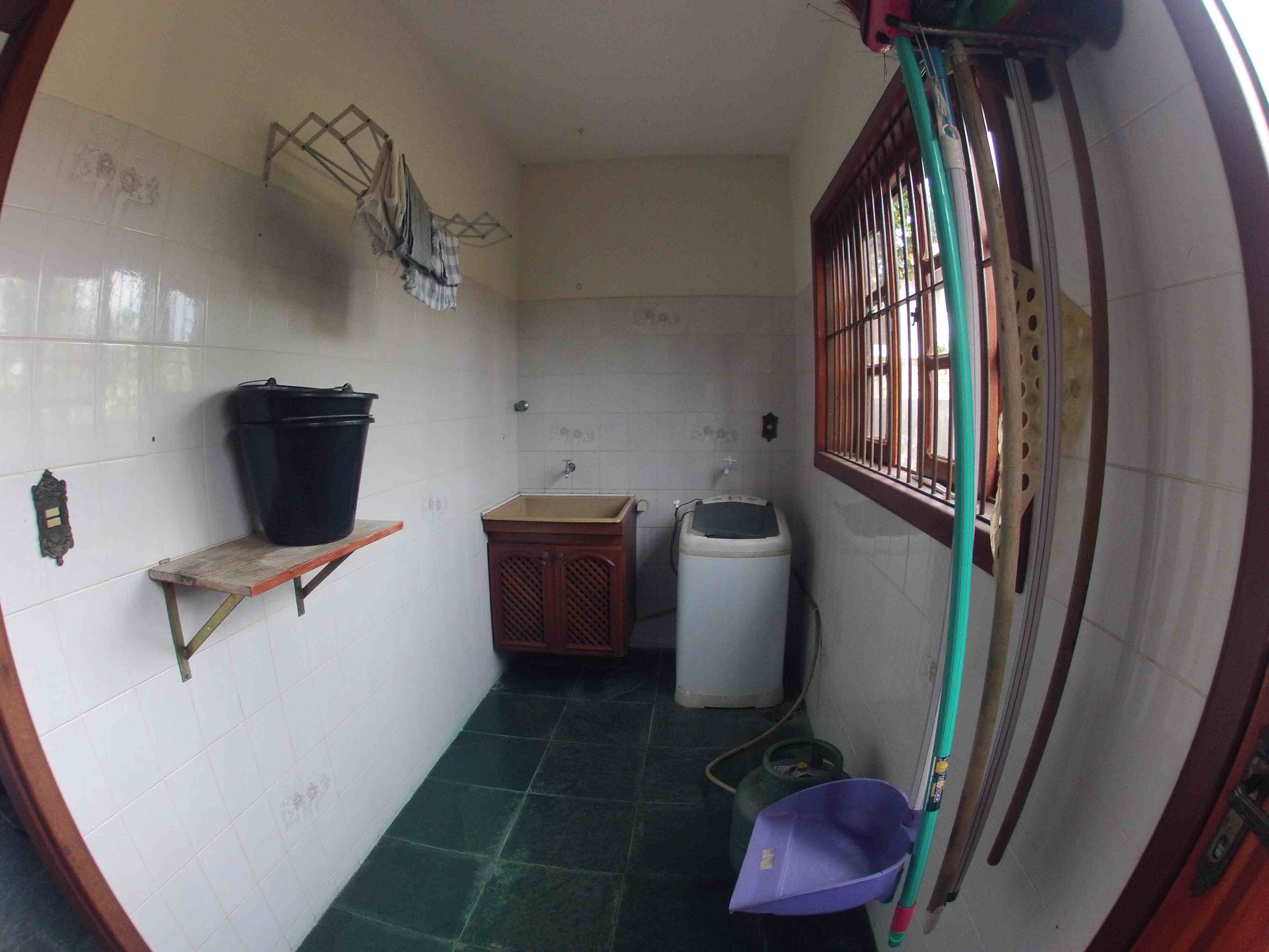 Casa com piscina na praia grande para 20 pessoas a 1 quartei