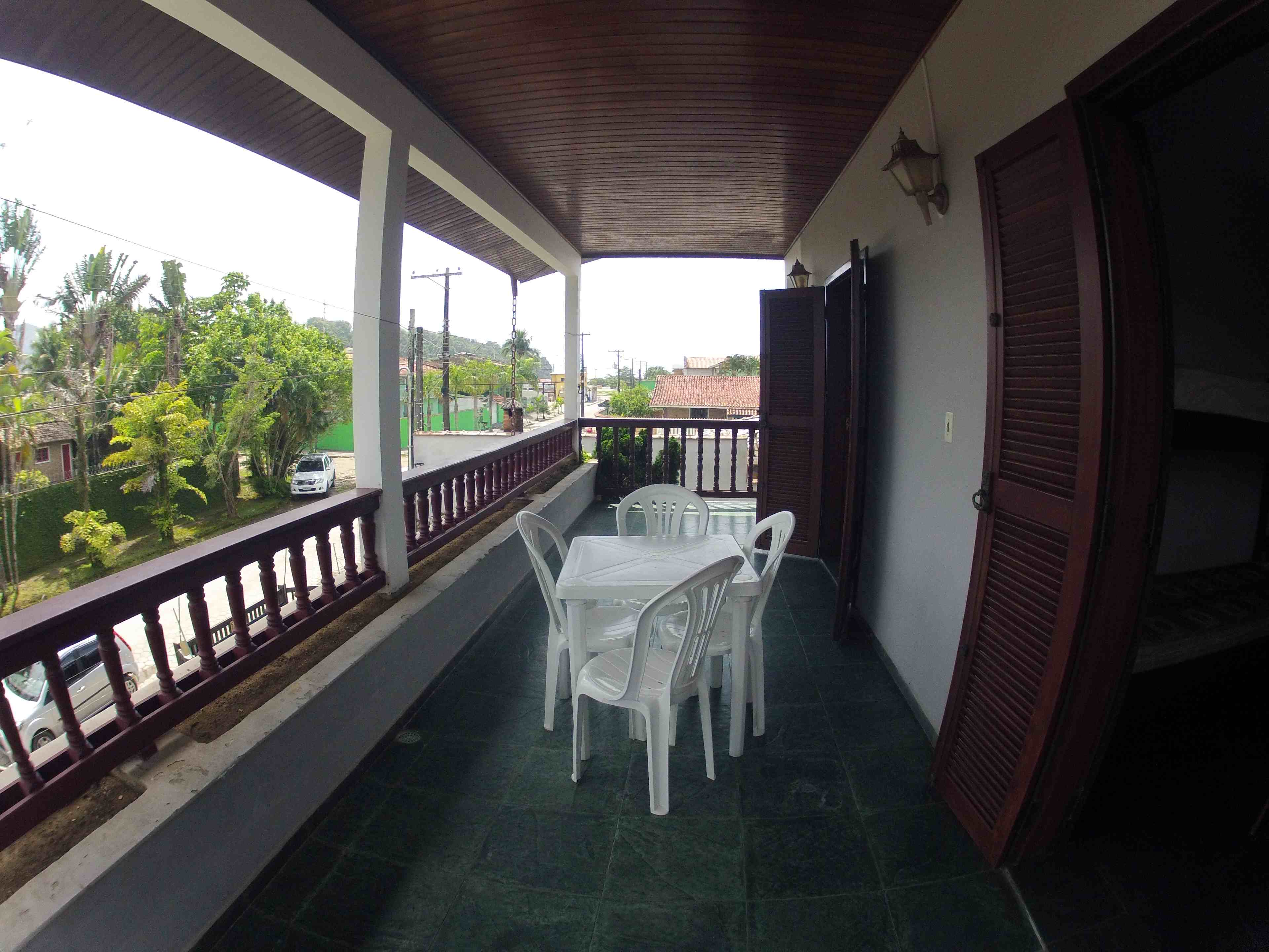 Casa com piscina na praia grande para 20 pessoas a 1 quartei