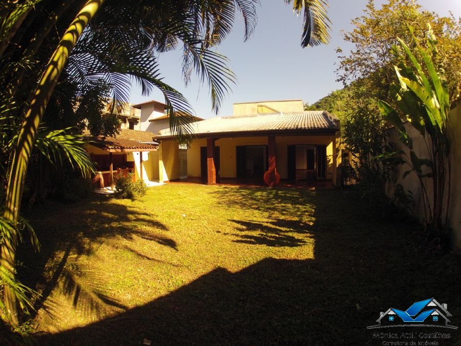 Casa espaçosa a 200 m do mar da praia da enseada
