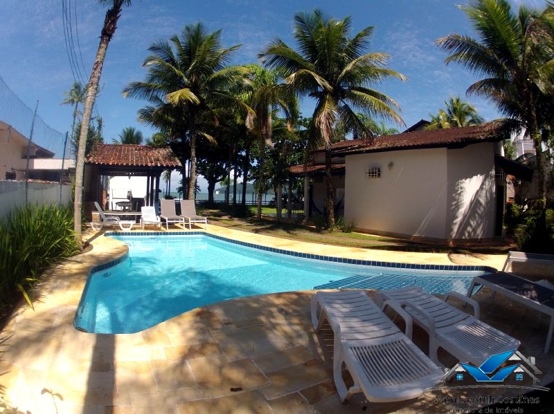 Casa pé na areia - praia da enseada - ótima localização