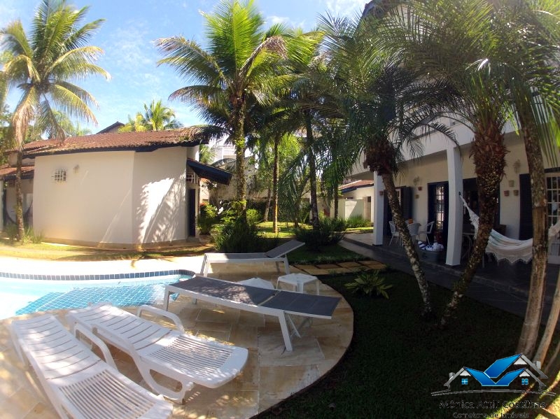 Casa pé na areia - praia da enseada - ótima localização