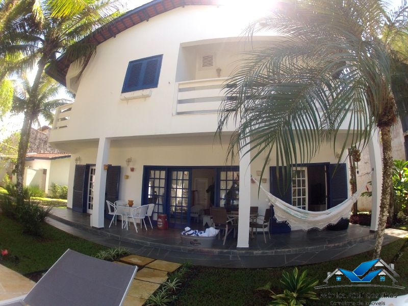 Casa pé na areia - praia da enseada - ótima localização