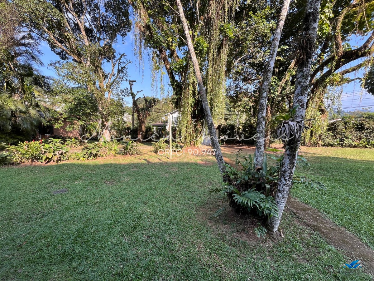Área ampla com 3 imóveis - oportunidade para pousada (80 mts
