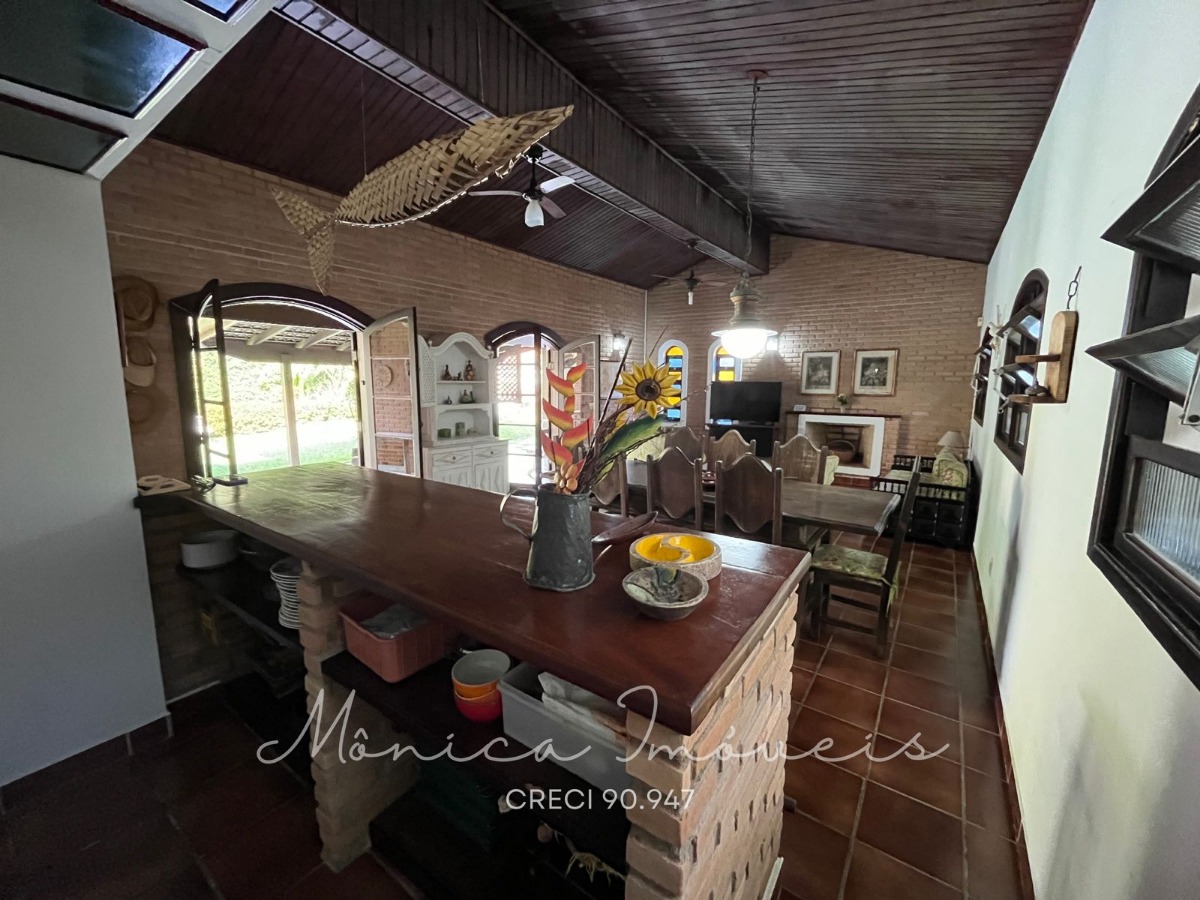 Casa com 7 dormitórios (sendo 5 suits) - ideal para renda