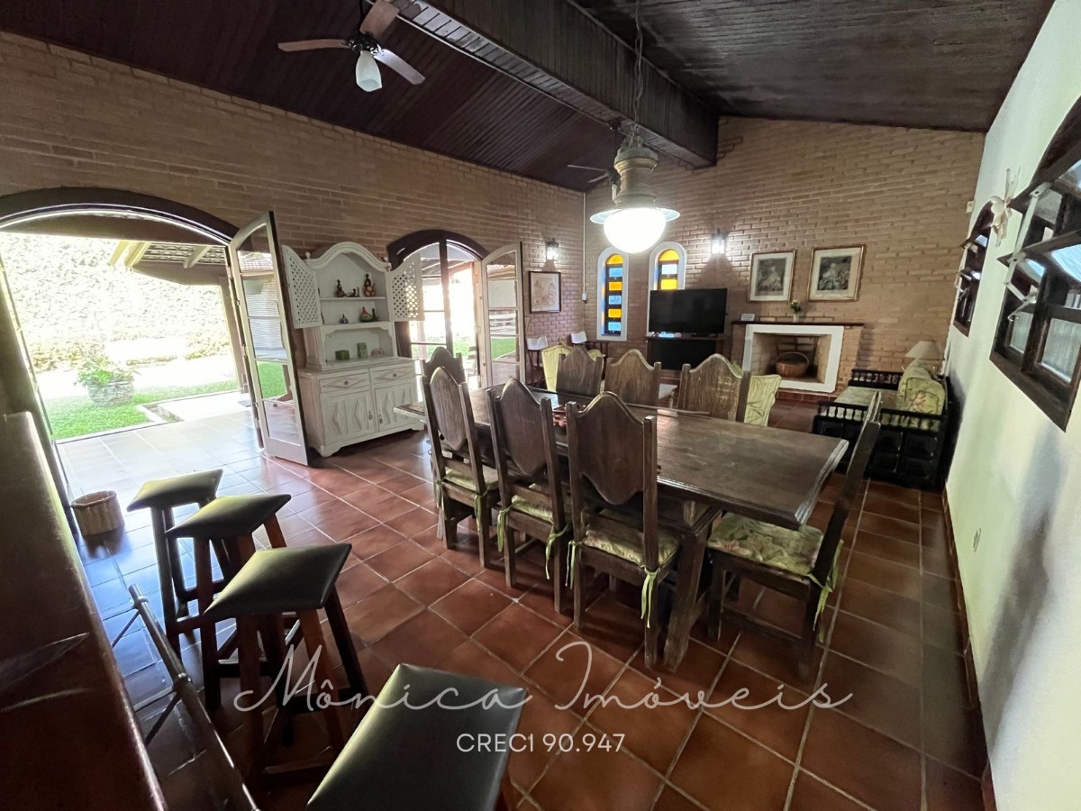 Casa com 7 dormitórios (sendo 5 suits) - ideal para renda