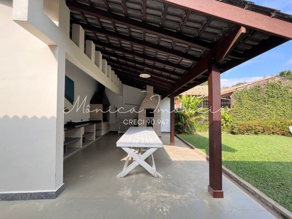 Casa com 7 dormitórios (sendo 5 suits) - ideal para renda