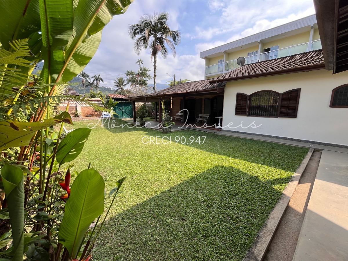 Casa com 7 dormitórios (sendo 5 suits) - ideal para renda