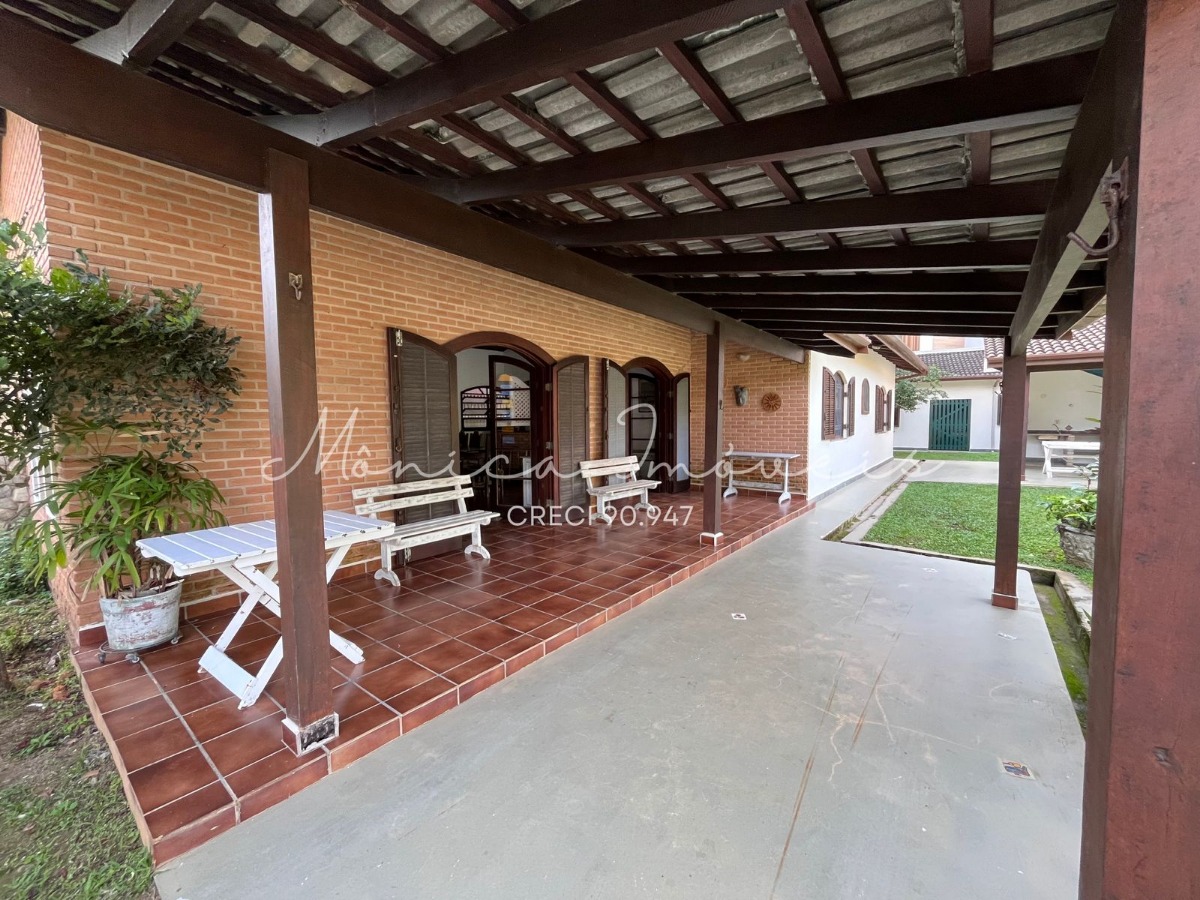 Casa com 7 dormitórios (sendo 5 suits) - ideal para renda
