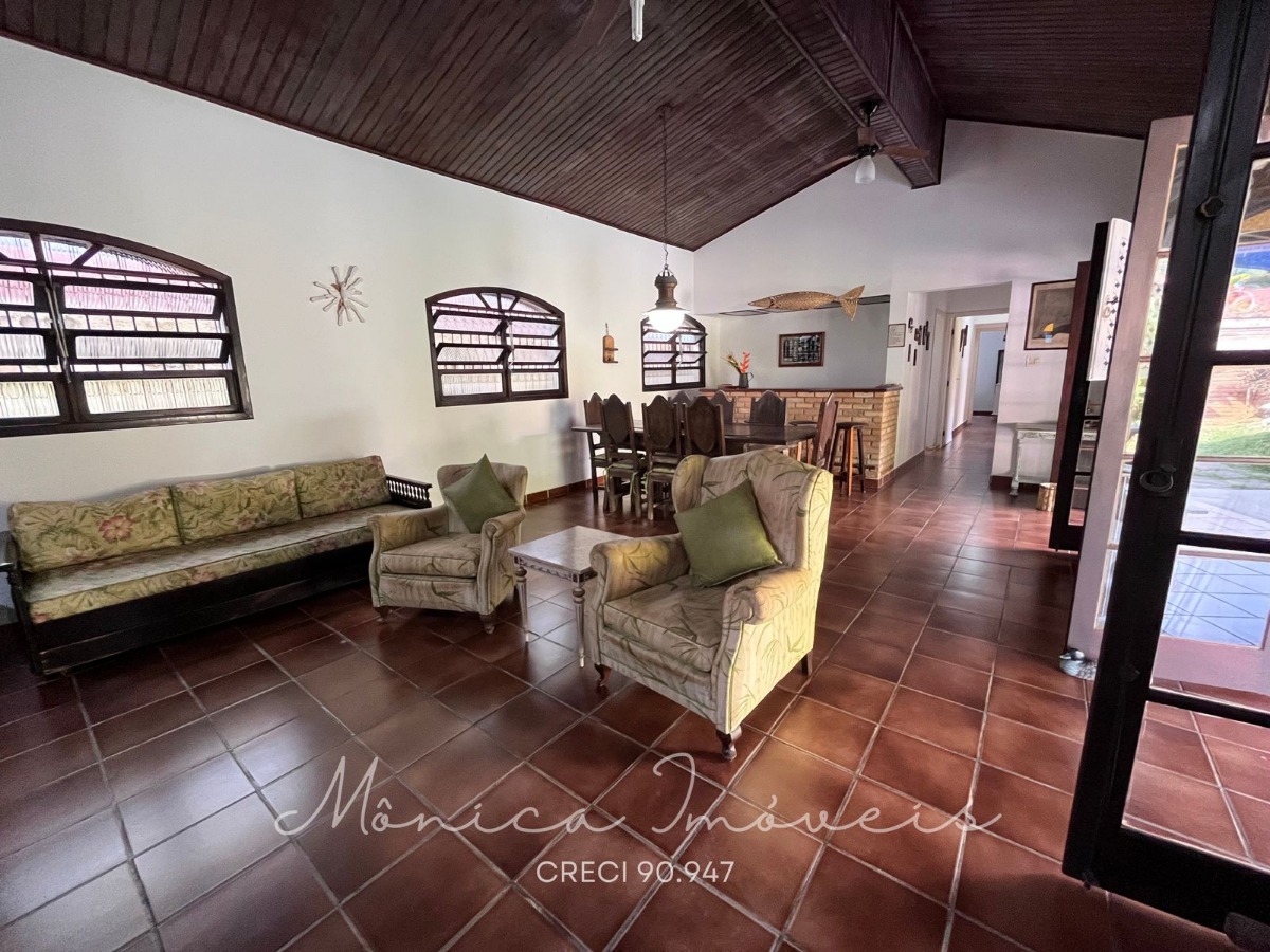 Casa com 7 dormitórios (sendo 5 suits) - ideal para renda