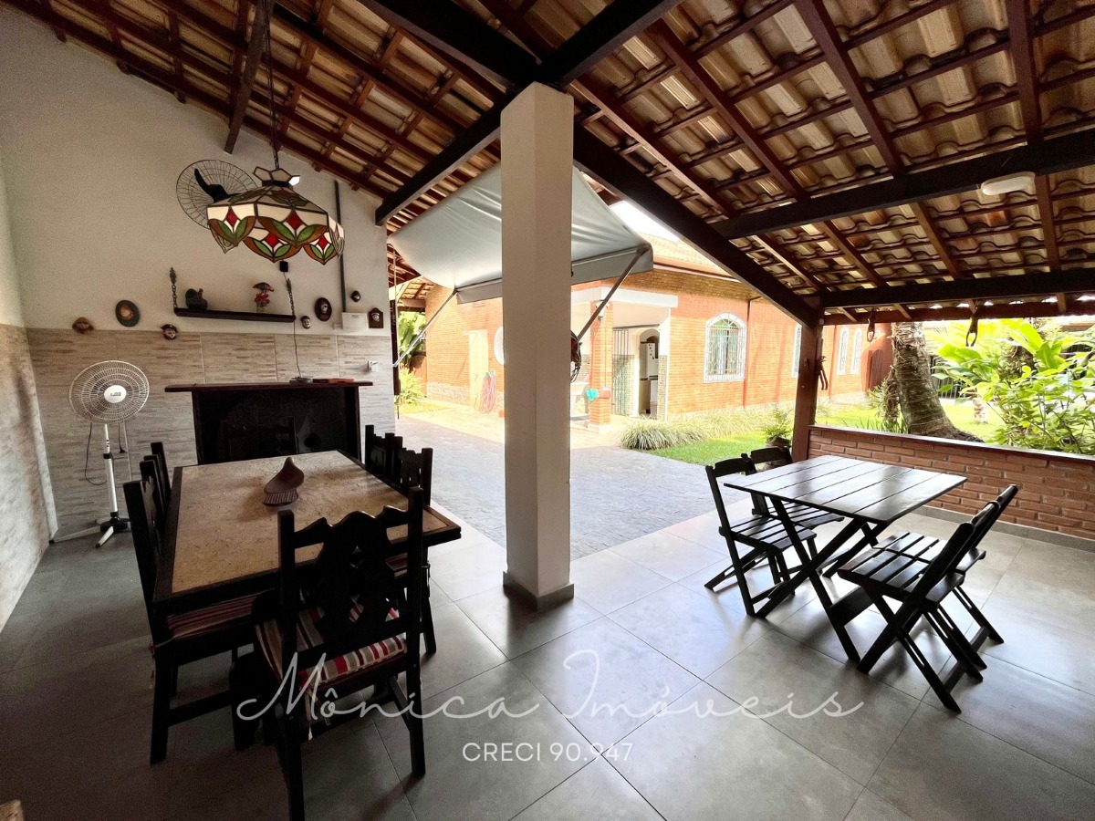 Lindo imóvel residencial a 80 mts da praia
