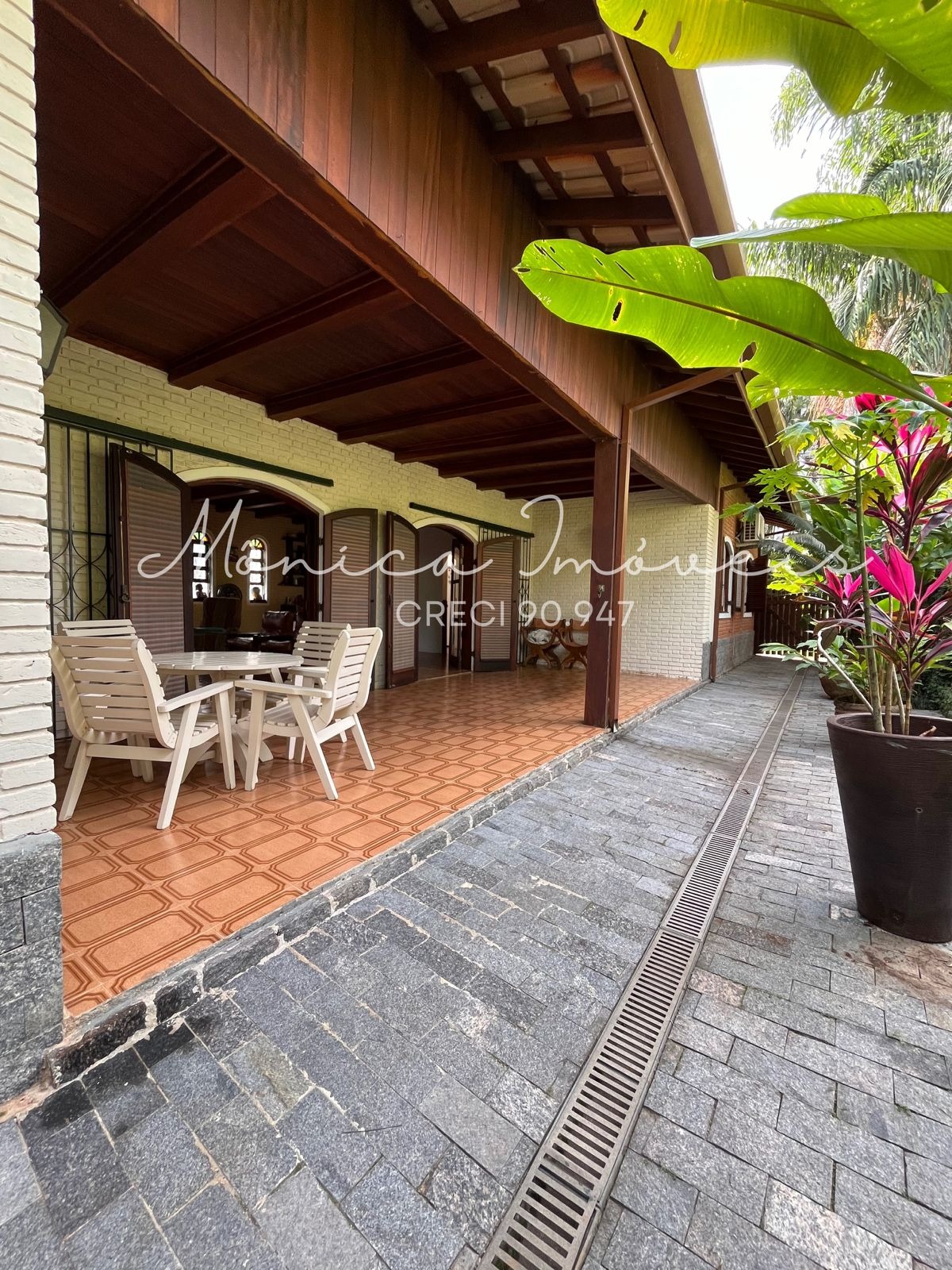 Lindo imóvel residencial a 80 mts da praia