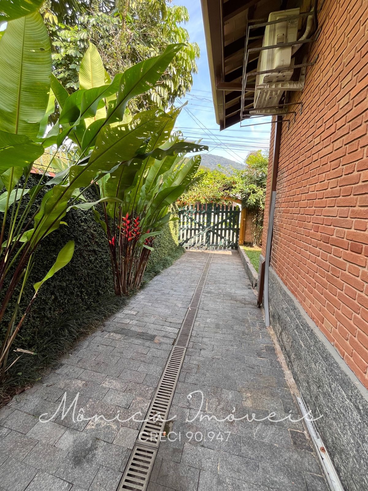 Lindo imóvel residencial a 80 mts da praia